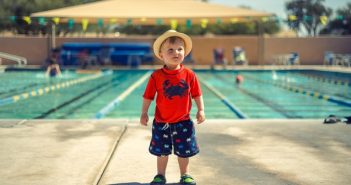 选择婴儿泳装时要考虑的因素